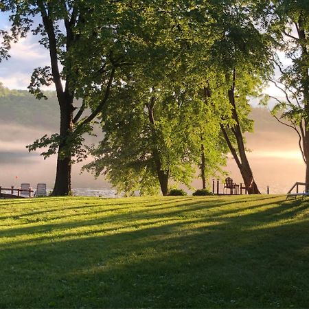 The Elms Waterfront Cottages Lake Luzerne Exterior photo